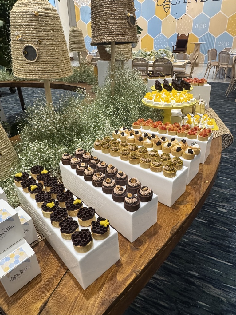 Brit Milah bee table